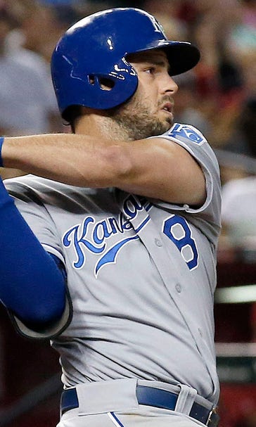 Moustakas homers, collects four RBI as Royals hold off D-backs